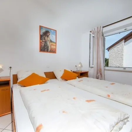 Appartement In Pjescana Uvala Mit Grosser Terrasse By Interhome *