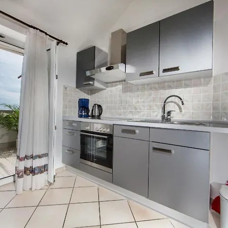 Appartement In Pjescana Uvala Mit Grosser Terrasse By Interhome Pula