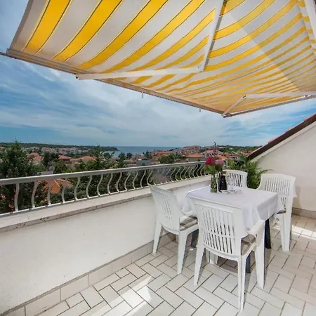 In Pjescana Uvala Mit Grosser Terrasse By Interhome Pula