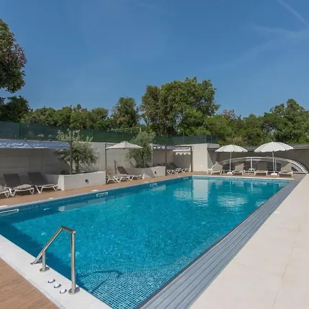 In Pjescana Uvala Mit Grosser Terrasse By Interhome Appartement