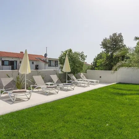 In Pjescana Uvala Mit Grosser Terrasse By Interhome * Pula