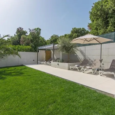 In Pjescana Uvala Mit Grosser Terrasse By Interhome Appartement