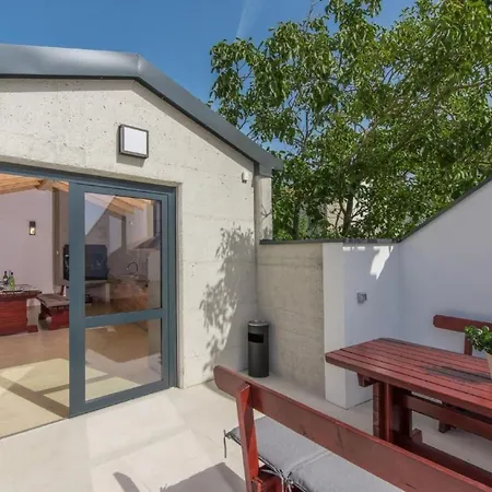 Appartement In Pjescana Uvala Mit Grosser Terrasse By Interhome *
