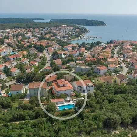 In Pjescana Uvala Mit Grosser Terrasse By Interhome * Pula